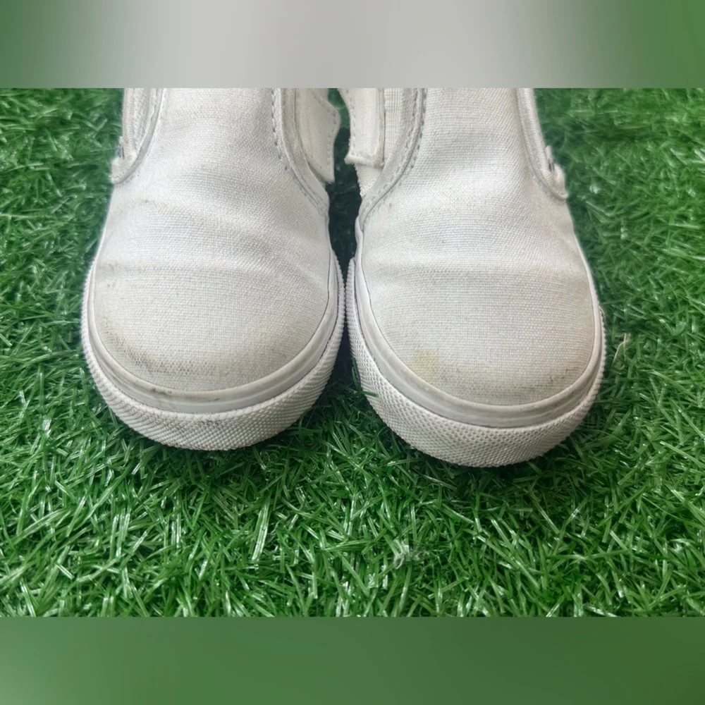 Vans Kids White‎ Slip-On Sneakers Size 8